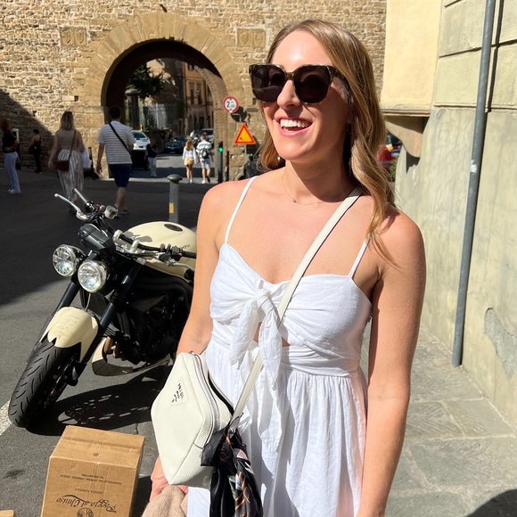 Meet your Posher, Pauline - Picture 1 of 1